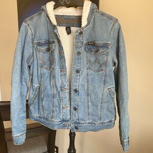 Women’s Denim Sherpa lined jacket. Size M